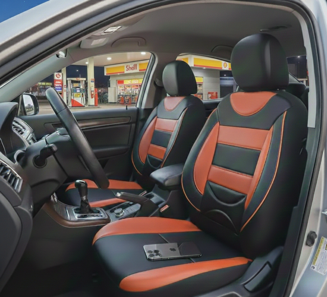 Housse standard avec siège pilote en semi-cuir, 5 places (Rouge et Noir)